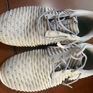 Men's Gray Athletic Shoes